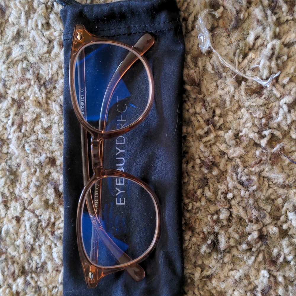 Blue light filtering glasses